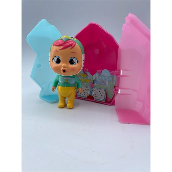 Cry Baby Icy World in case with shoes, bottle & crown - Picture 1 of 11